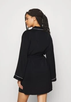 Anna Field Amanda Satin Dressing Gown - Badjas - Black -Mode Goedkoop 2ed7ad8212184e4ca1dc1b97ba75f567