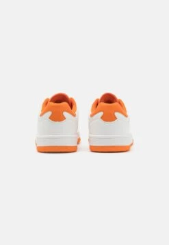 Sneakers Laag - White/Orange 11 Sneakers Laag - White/Orange -Mode Goedkoop b768a6b6e70c4437b497c334a5073b87