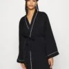 Anna Field Amanda Satin Dressing Gown - Badjas - Black 2 Anna Field Amanda Satin Dressing Gown - Badjas - Black -Mode Goedkoop c8514e45c9704a56b441d86f6c913dc1